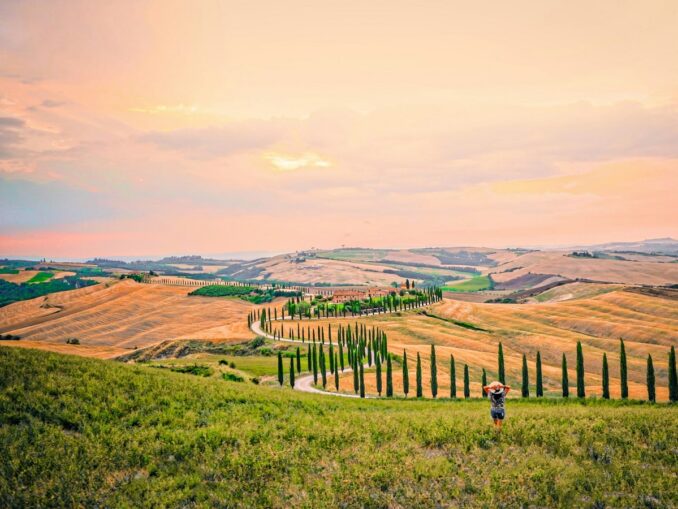 There are many beautiful places in Tuscany
