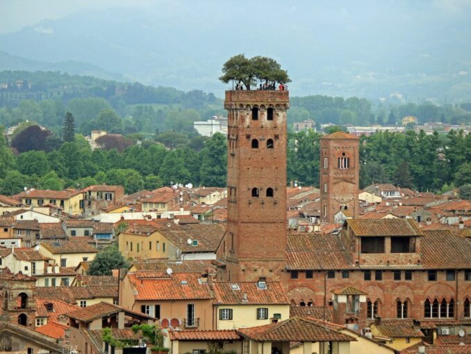 In Tuscany, it is worth visiting Lucca, the homeland of the composer Puchchini