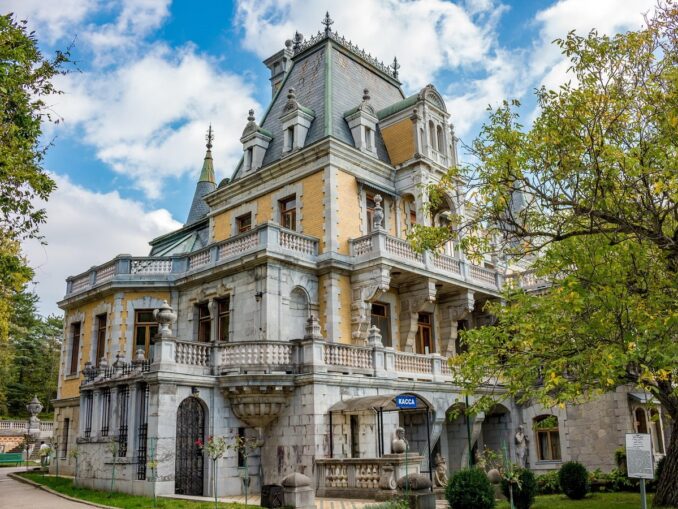 Массандровский дворец Александра III в Крыму может посетить любой желающий