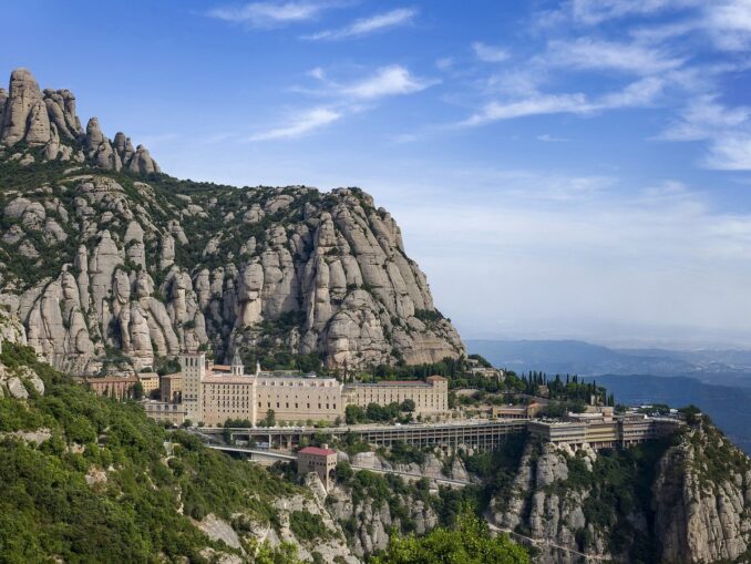 Однодневные туры из Барселоны в монастырь Монсеррат особенно популярны