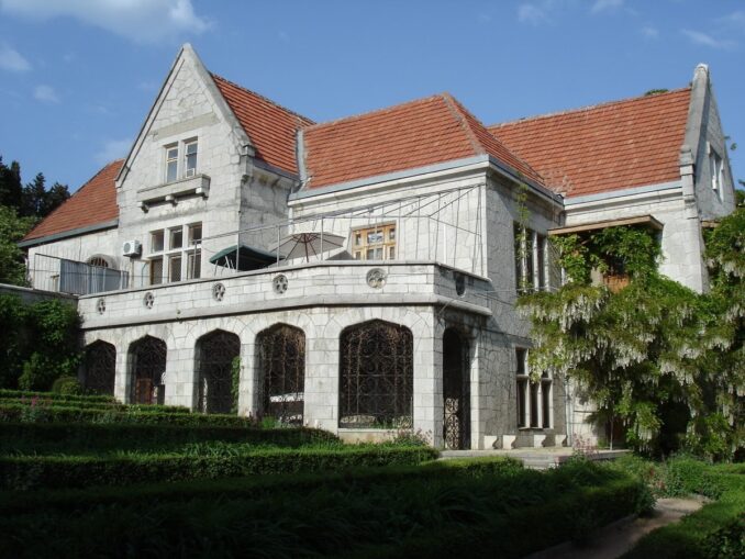 Дворец Харакс в Крыму пока закрыт для туристов