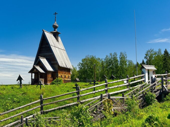 Съездить в Плёс из Москвы нужно, чтобы только увидеть церковь Воскресения Христова