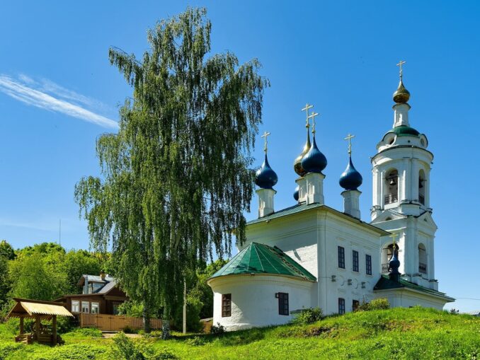 В Плёс нужно увидеть церковь святой Варвары