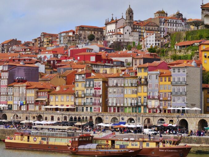 Набережную Рибейра в Порту нужно посмотреть обязательно