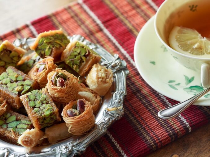 Восточные сладости - отличный подарок из Крыма