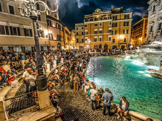 Фонтан Треви - Рим в Италии прекрасен в любое время года
