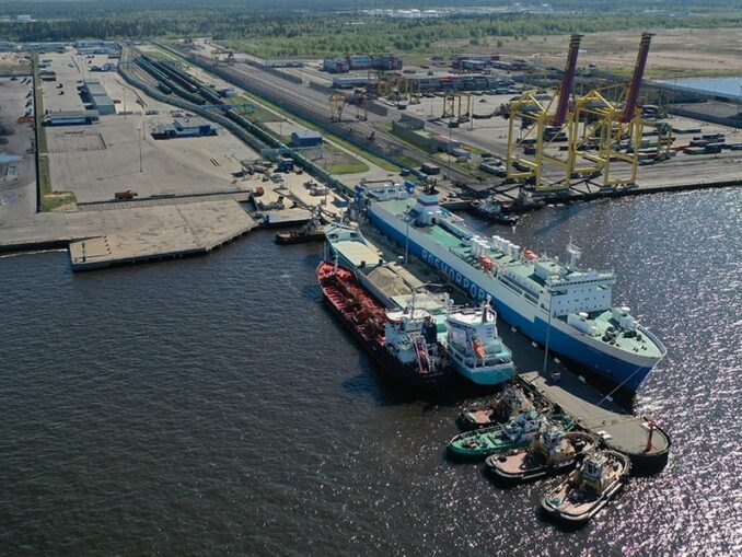 Паромный комплекс в Усть-Луг