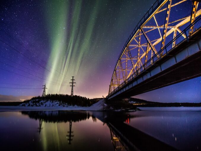 Северное сияние можно увидеть в Мурманске на севере России
