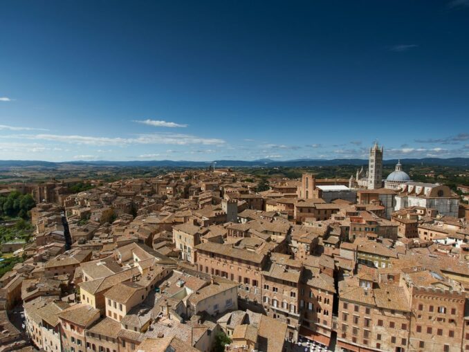 Вид на старый город Сиены