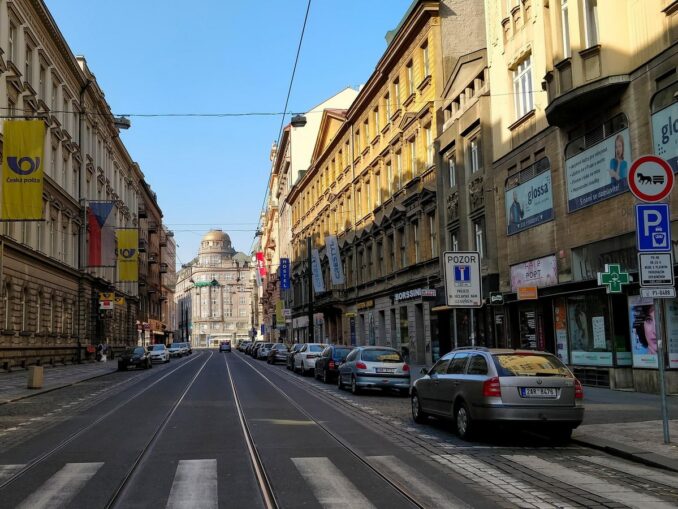 Если поехать в Прагу на машине, придется платить за парковку в городе