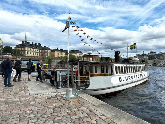 Паром - в Стокгольме нужно посетить остров Юргорден