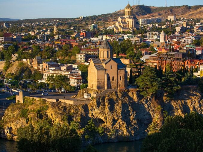 Добраться из Еревана до Тбилиси на поезде комфортнее всего