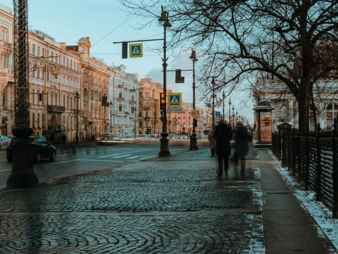 В ноябре в Санкт-Петербурге ходят в зимней одежде