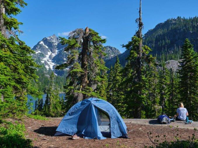 Какую палатку взять с собой в поход на природу?