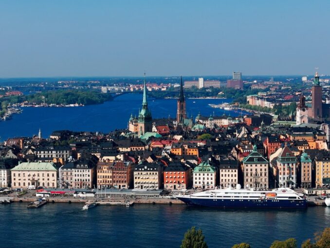 Старый город нужно обязательно посмотреть в Стокгольме за 1 день