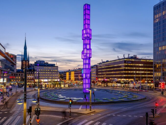 Сергельсторг - в Стокгольме нужно сходить на улицу Дроттнинггатан