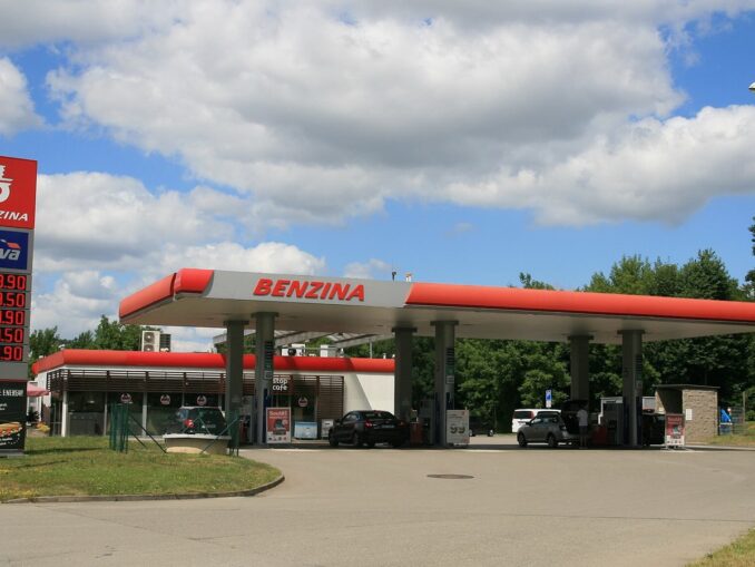 Заправка в Чехии - цены на топливо в Европе высоки