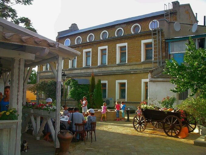 "Yoskin cat" - a restaurant of Jewish cuisine in Yevpatoria