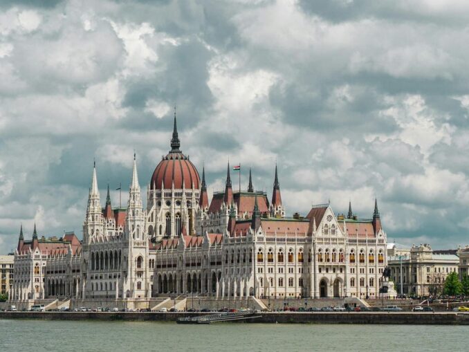 В Парламент Венгрии нужно сходить в Будапеште в первую очередь