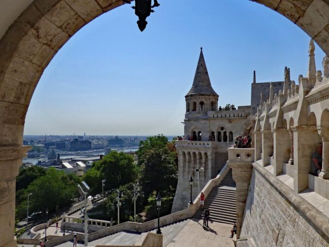 Рыбацкий бастион в Будапеште нужно обязательно посмотреть туристу!