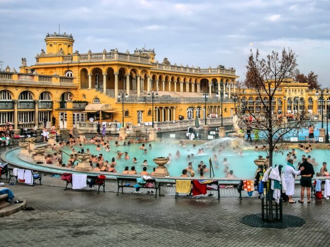 В купальнях в Будапеште купаются и в ноябре