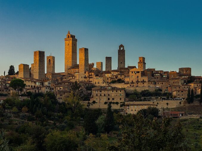 In San Jiminyano in Tuscan there is something to see