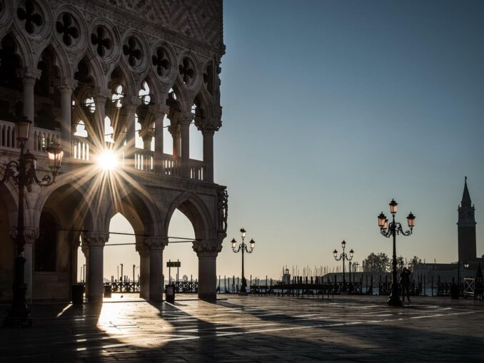 Палаццо Дукале - из Рима в Венецию можно легко добраться самостоятельно