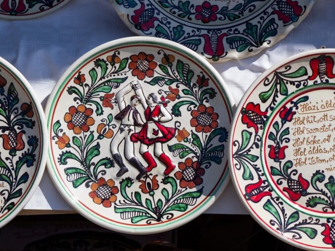 Тарелки - что привезти из Венгрии из сувениров
