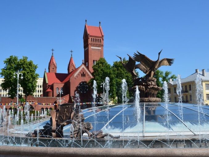 Красный костел в Минске нужно посетить обязательно