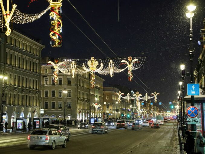 Новый год в Санкт-Петербург стоит отметить на Невском проспектпе
