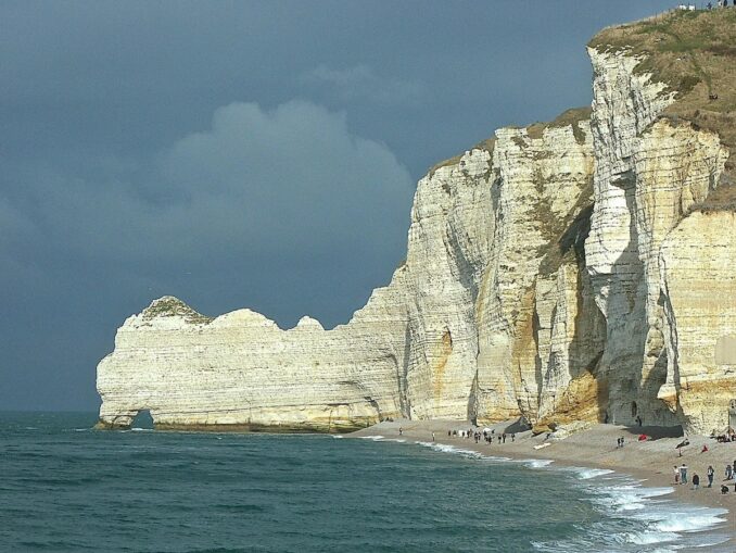 Этрета - одно из самых интересных мест во Франции