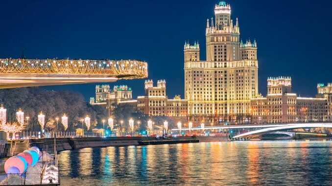 Парящий мост над Москвой-рекой в январе В январе в Москве найдется, что посмотреть и чем заняться