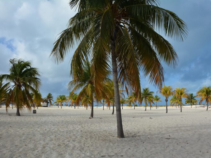 The cloudy sky over Kayo-Largo del Sur-not everyone will decide to relax in a cube in October