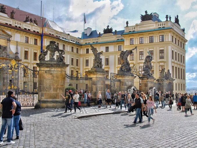 Ворота Матиаша - в Праге обязательно нужно посмотреть Пражский Град