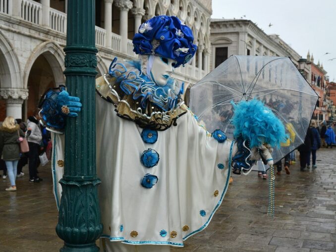 Venice celebrates Carnival in February, photo @veronikasz/Pixabay.com Carnival masks - a symbol of Venice in February