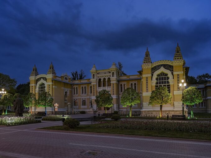 Главные Нарзанные Ванны - в Кисловодск можно приехать и без путевки