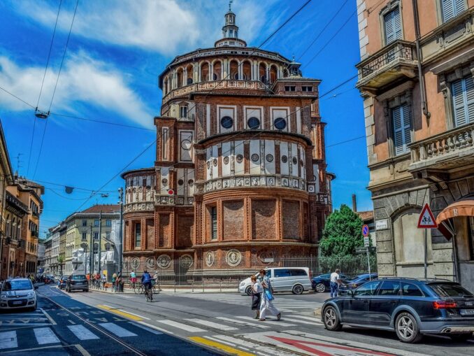Санта-Мария делле-Грацие - в Милане нужно увидеть фреску "Тайная вечеря" работы Леонардо да Винчи