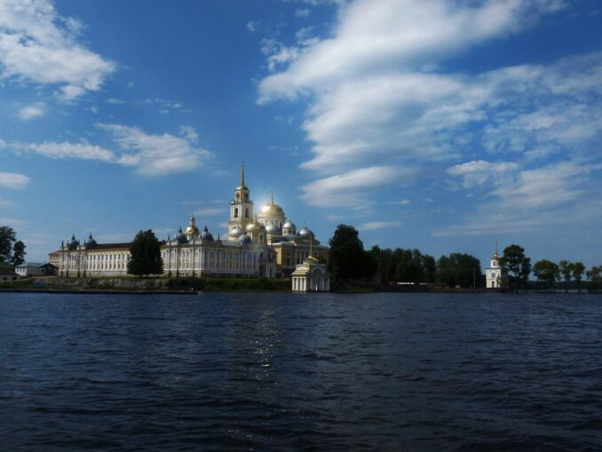 Озеро Селигер - сюда можно приехать на выходные из Питера с детьми