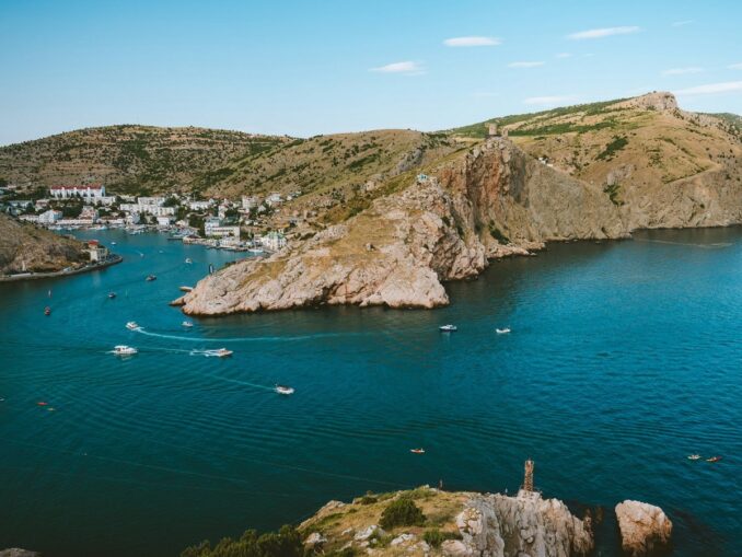 В Балаклаву стоит съездить из Севастополя