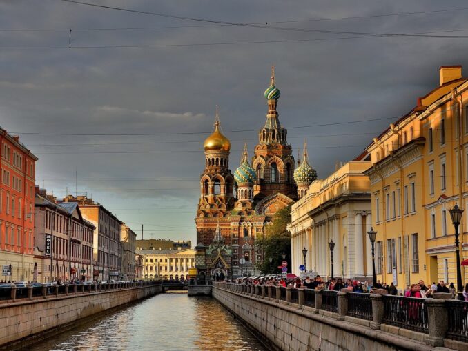 Санкт-Петербург - лучшее в России место для поездки в апреле