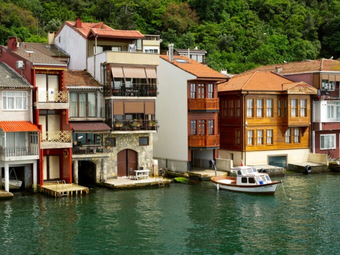 Рядом со Стамбулом туристы могут посмотреть деревню Анадолукавагы