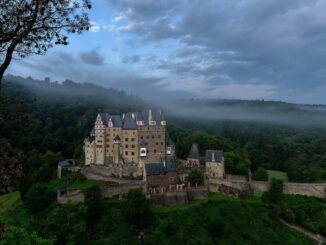 Замок Эльц находится в Германии, в земле Рейнланд-Пфальц