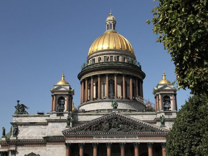 Исаакиевский собор - в Санкт-Петербург в мае стоит ехать на экскурсии