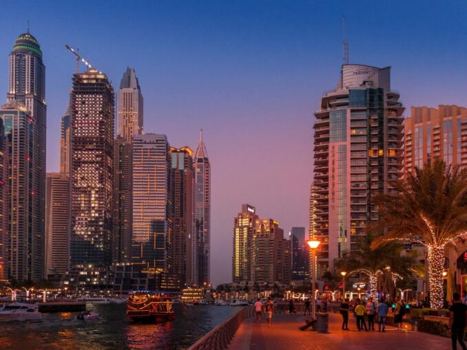 In May in Dubai, you can walk around the city only in the evening