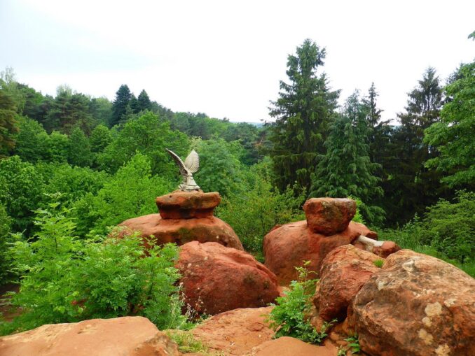 Red stones in Kuord Park - in June in Kislovodsk it is warm, but non -fire