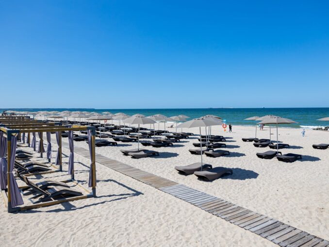 Пляж в Янтарном - отдыхать в Калининграде на море лучше всего в июле