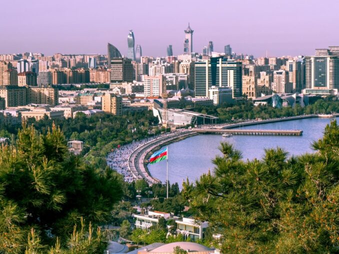 В июне в Баку можно купаться в Каспийском море