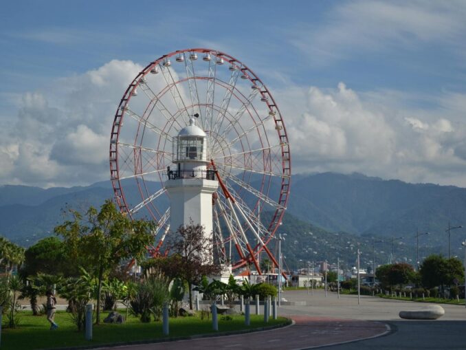 On the Wheel of Ferris in Batumi you can ride on vacation