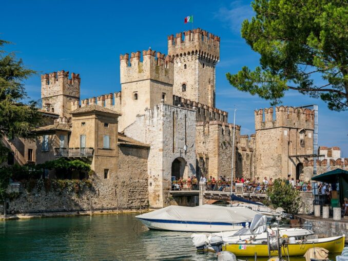 Замок Скалигеров - Сирмионе в первую очередь нужно посмотреть на озере Гарда