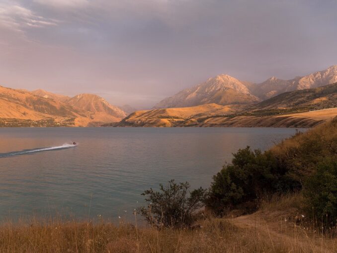 Чарвакское водохранилище в Узбекистане